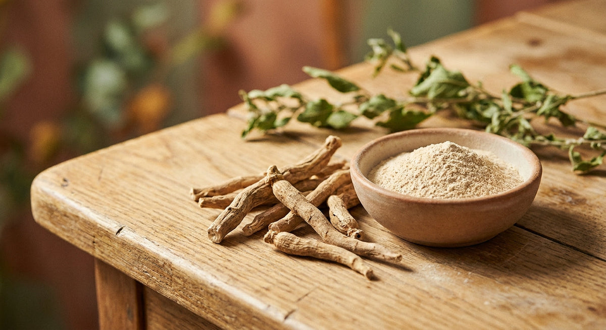 Radice di ashwagandha e compresse su sfondo naturale, supporto vegetale per stress e sonno